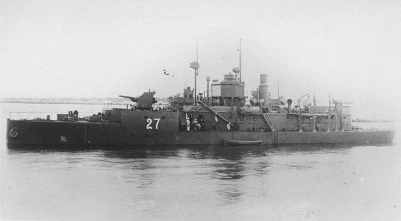 Monitor HMS M.27 w czasie operacji na Dwinie w 1919 roku /archiwum S. Zagórskiego /INTERIA.PL/materiały prasowe