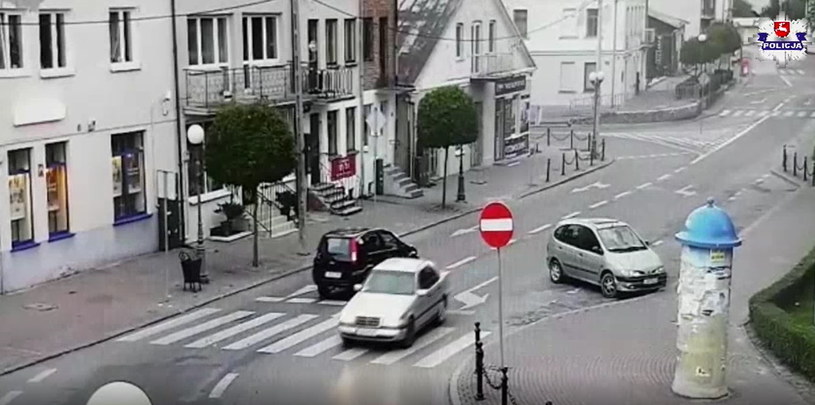 Monitoring zarejestrował, jak samochód bez kierowcy jechał ulicą /Policja