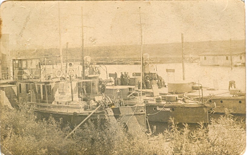 Monitory Warszawa i Horodyszcze we wrześniu 1920 roku w skałdzie Flotylli Wiślanej /zbiory S. Zagórskiego /INTERIA.PL