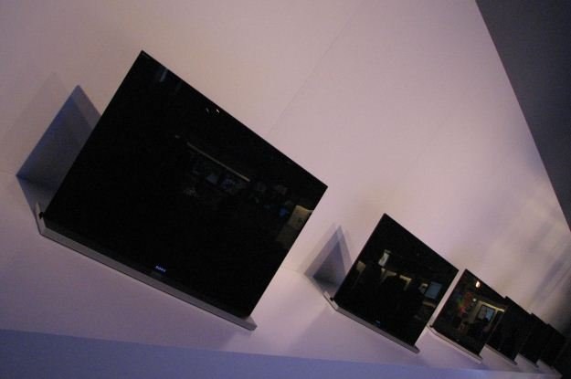 Monolithic Design nowych telewizorów Sony rzeczywiście prezentuje się świetnie /INTERIA.PL