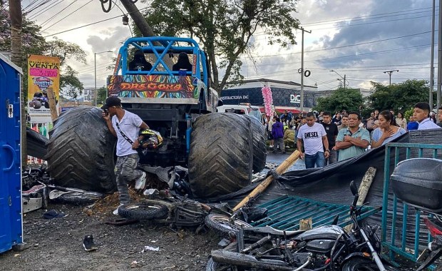 Monster truck wjechał w publiczność. Zginęły co najmniej dwie osoby