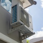 Montaż klimatyzacji wymaga uzyskania zgody. Co grozi za instalację bez pozwolenia?