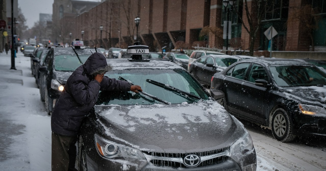 Montreal zimą. Zimy w Kanadzie bywają ciężkie, jak poradzą sobie auta elektryczne? /Getty Images