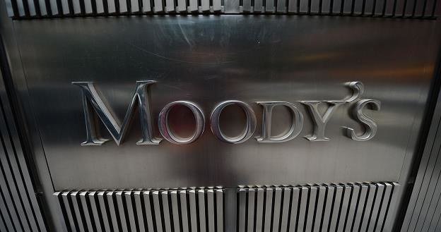 Moody's (na zdjęciu siedziba agencji w Nowym Jorku) grozi Polsce obniżeniem ratingu /AFP