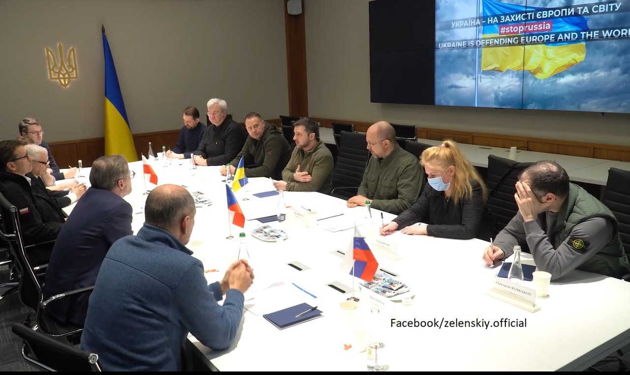Morawiecki i Kaczyński w Kijowie rozmawiali z Zełenskim. Jest nagranie ze spotkania