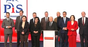Morawiecki, Jaki i Kaczyński razem na scenie. PiS zapewnia o jedności