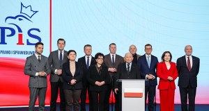 Morawiecki, Jaki i Kaczyński razem na scenie. PiS zapewnia o jedności