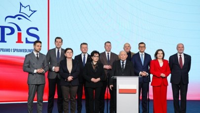 Morawiecki, Jaki i Kaczyński razem na scenie. PiS zapewnia o jedności