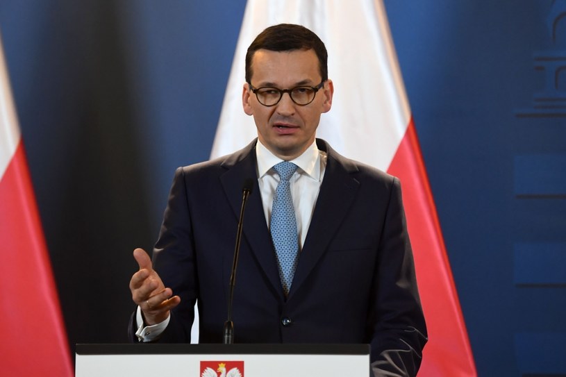 Morawiecki: planujemy przegląd wynagrodzeń i zmniejszenie zatrudnienia w "budżetówce" /AFP