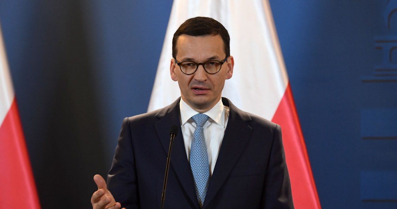 Morawiecki: planujemy przegląd wynagrodzeń i zmniejszenie zatrudnienia w "budżetówce" /AFP