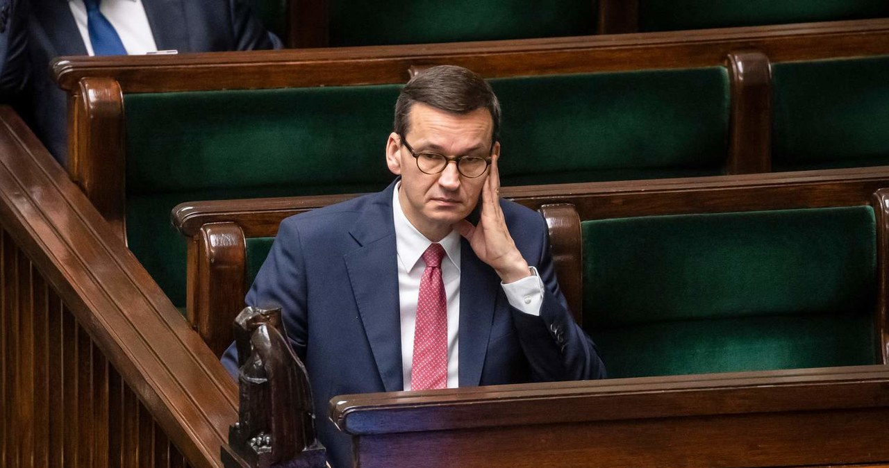 Morawiecki przypomniał, że w 2019 r. rząd wprowadził zerowy PIT od umów o pracę, umów zlecenia dla osób poniżej 26. roku życia. /AFP