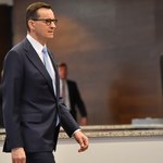 Morawiecki: Staję w obronie naszego kochanego papieża