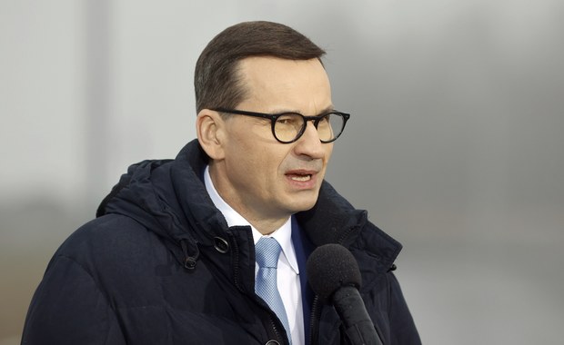 Morawiecki zapowiada obniżkę VAT-u na paliwa. Cena spadnie do 5 zł za litr? 