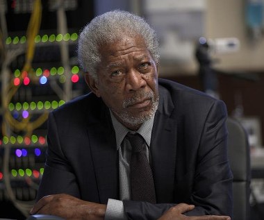 Morgan Freeman w scenie z filmu "Lucy"