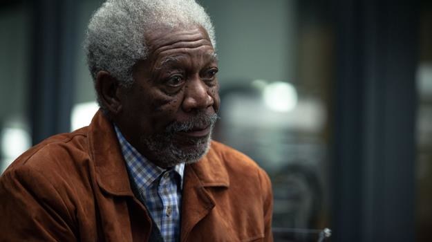 Morgan Freeman w scenie z filmu "Transcendencja" /materiały dystrybutora