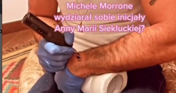 Morrone wydziarał sobie inicjały Siekluckiej na ręce? /Instagram