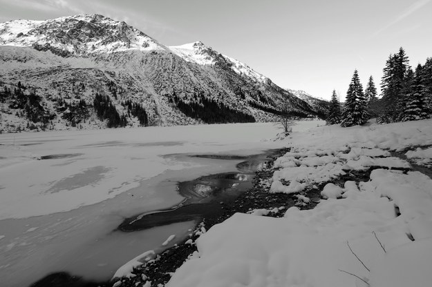 Morskie Oko, Tatry - grudzień 2021 r. / 	Grzegorz Momot    /PAP