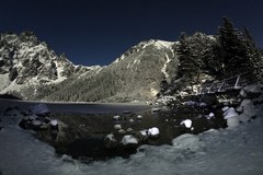 Morskie Oko w czasie pełni księżyca