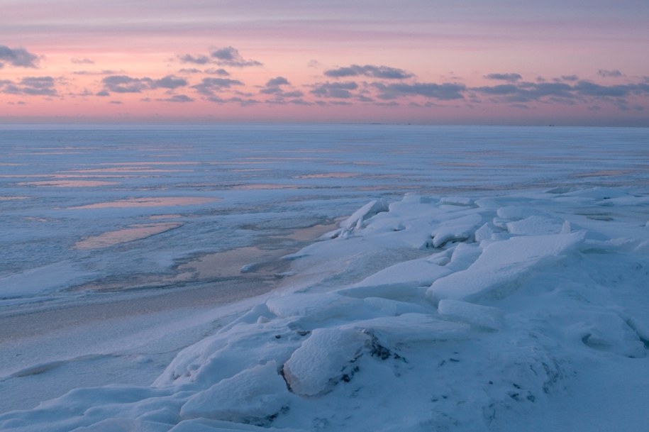 Akcja ratunkowa na Bałtyku. Wędrowali przez zamarzniętą zatokę
