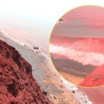 Morze zmieniło się w "krew". Niezwykłe zjawisko na słynnej plaży