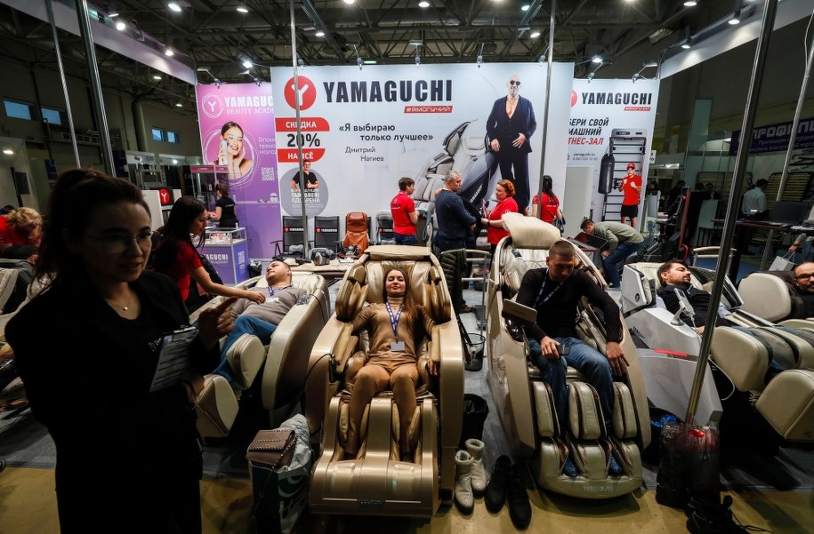 Moskiewskie targi mebli /PAP/EPA/YURI KOCHETKOV /PAP/EPA