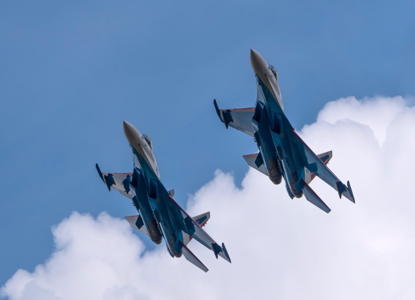 Moskwa coraz śmielej wysyła na front swoje nowoczesne myśliwce Su-35 /123RF/PICSEL
