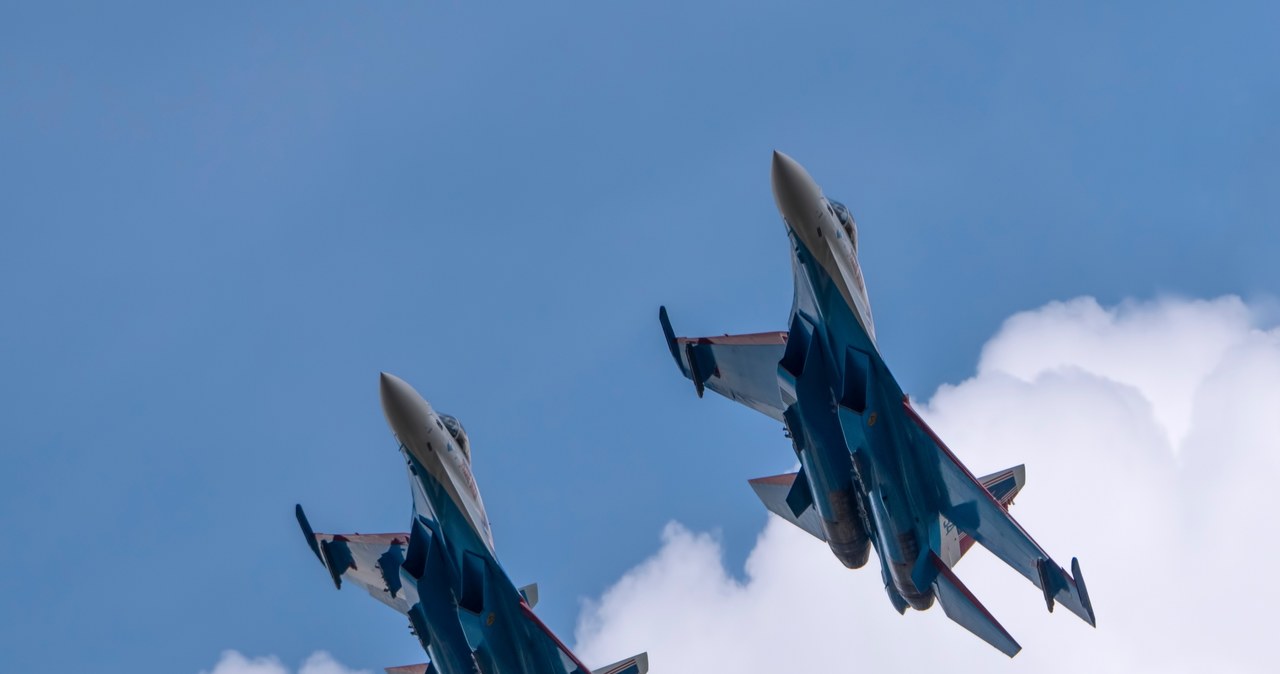 Moskwa coraz śmielej wysyła na front swoje nowoczesne myśliwce Su-35 /123RF/PICSEL