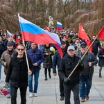 Moskwa miesza w Europie. Media o "agentach" i "demonstracjach"