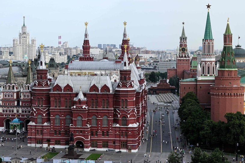 Moskwa: Muzeum Historyczne (L), Mauzoleum Lenina (C) i mury Kremla (P) z wieżami /AFP