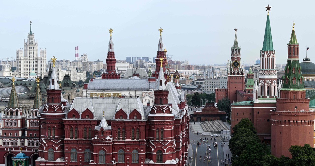 Moskwa: Muzeum Historyczne (L), Mauzoleum Lenina (C) i mury Kremla (P) z wieżami /AFP