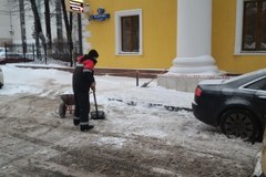 Moskwa pod śniegiem. Zaspy, zasypane samochody i chodniki