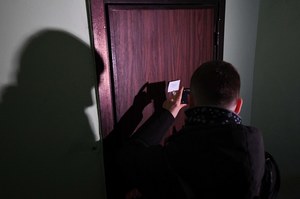 Moskwa: Rewizje w mieszkaniach Nawalnych. Policjanci zabrali brata Nawalnego, Olega