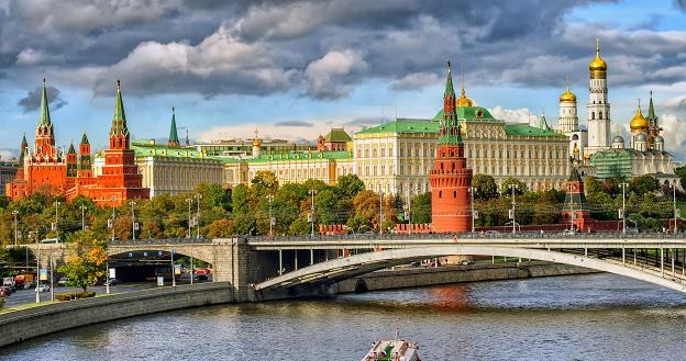 Moskwa, Rosja: Resort finansów chce zakazać sprzedaży alkoholowych "esencji" /&copy;123RF/PICSEL