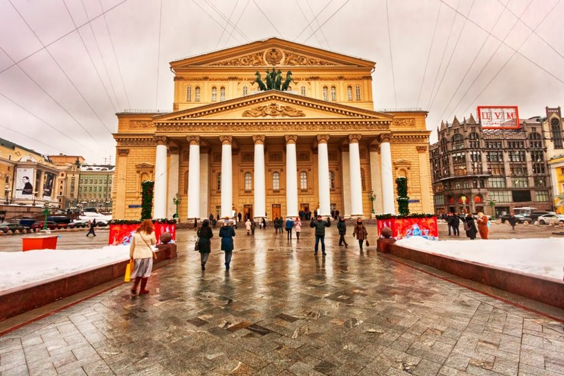 Moskwa, Rosja. Słynny Teatr Bolszoj zimą w otoczeniu śniegu /123RF/PICSEL