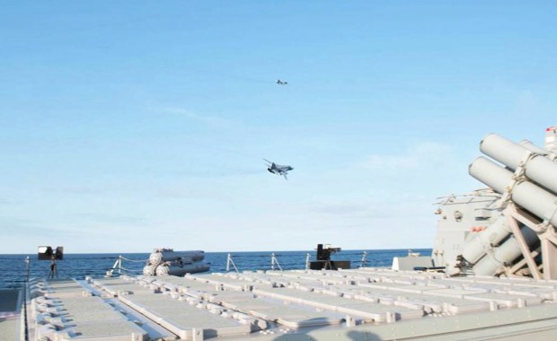 Moskwa upiera się przy swoim: Nie było incydentu z udziałem naszych Su-24 i niszczyciela USA