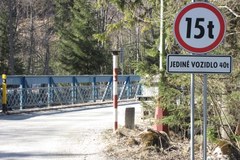 Most „absurdu” na Łysej Polanie