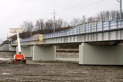 Most kolejowy na Popradzie otwarty