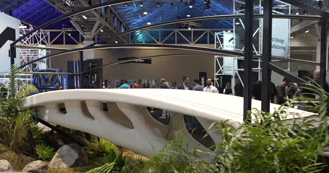 Most, który sam się projektuje, a następnie tworzy? Brzmi niemożliwie, ale to prawda /Zrzut ekranu/YouTube/Autodesk University/"Dar 3D printed pedestrian Smart Bridge" /Informacja prasowa