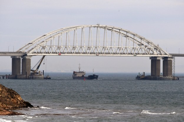 Most prowadzący przez Cieśninę Kerczeńską blokowany kilka dni temu przez Rosjan /STRINGER /PAP/EPA