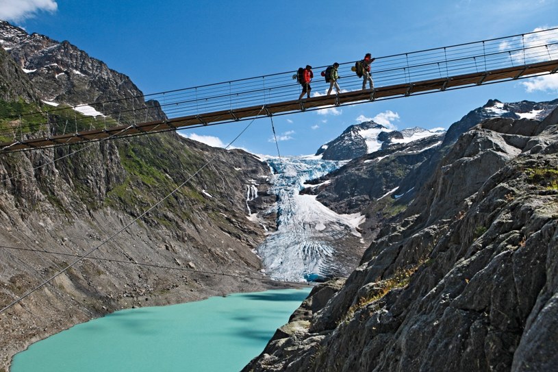 Most Trift jest jednym z najbardziej spektakularnych mostów dla pieszych w Alpach /Switzerland Tourism