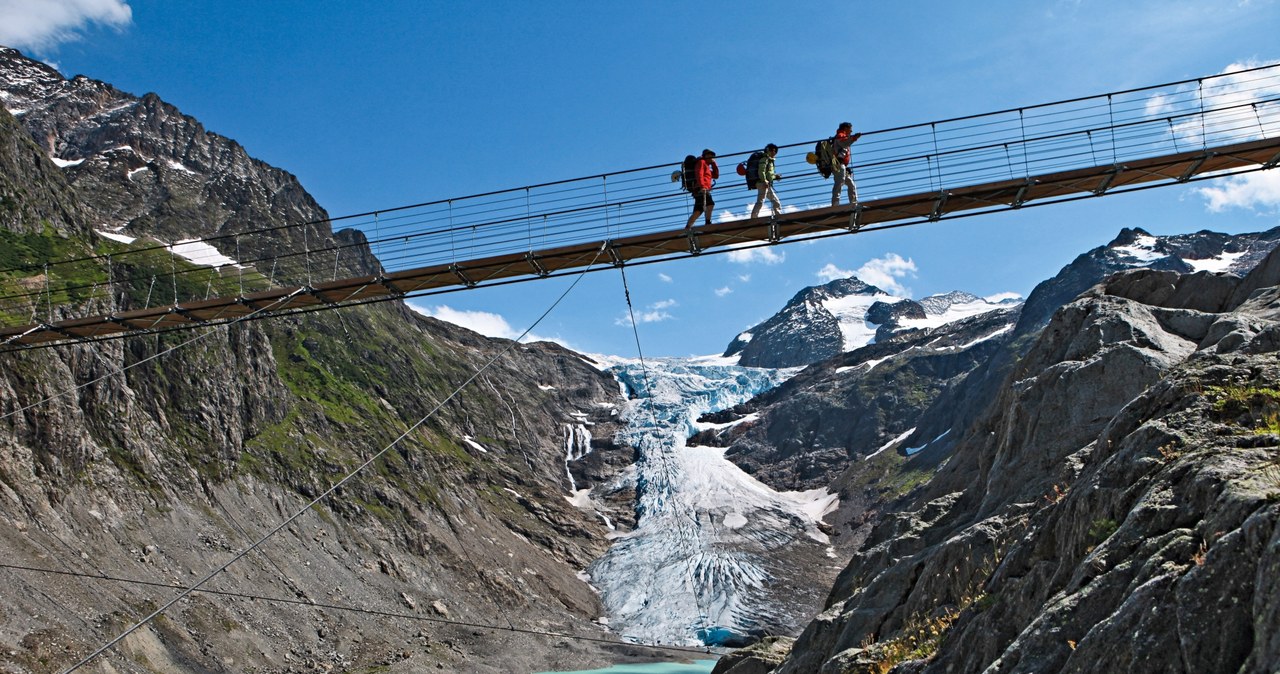 Most Trift jest jednym z najbardziej spektakularnych mostów dla pieszych w Alpach /Switzerland Tourism