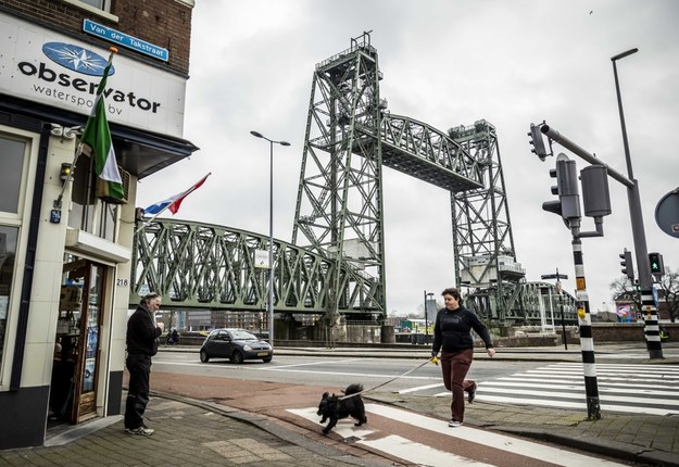 Most w Rotterdamie / 	REMKO DE WAAL    /PAP/EPA