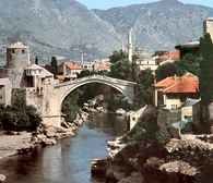 Mostar, kamienny most, XVI w. /Encyklopedia Internautica