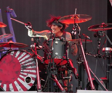 Mötley Crüe: Tommy Lee połamał żebra przed koncertem. Musiał zejść ze sceny