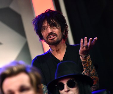 Mötley Crüe: Tommy Lee zagrał pierwszy pełny koncert z zespołem po tym, jak połamał żebra