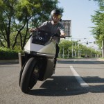 Motocykl, który się nie przewraca. OMO X z kosmiczną technologią