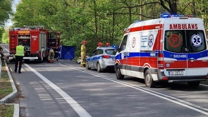 Motocykl uderzył w bariery. Zginęła 15-letnia pasażerka