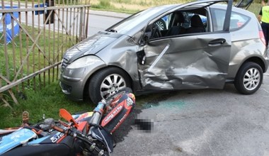 Motocykl uderzył w Mercedesa. Nie żyje 15-latek