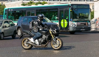 Motocyklem po buspasie. Czy taka jazda jest legalna?