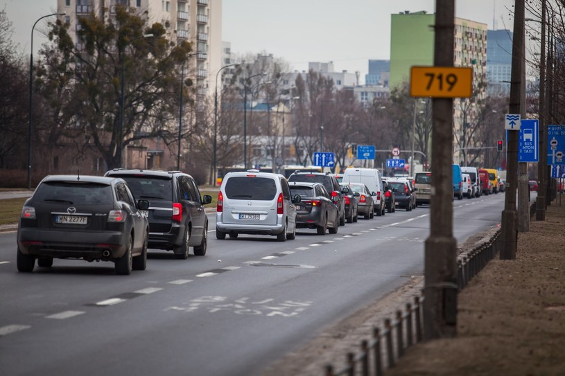 Motocykliści od dawna jeżdżą po buspasach w Krakowie. W Warszawie będą testowo /Adam Burakowski /Reporter